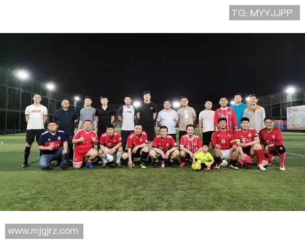 成都足球队团队协作引发热议球迷对战术配合与队员默契提出不同看法