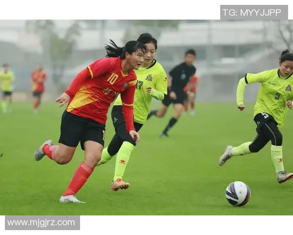 我国足球明星的妻子们：她们背后的故事与风采展现