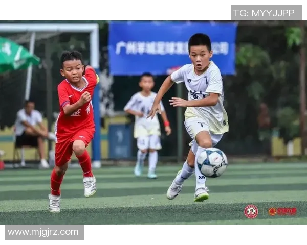 广州足球队在邀请赛中以100分稳居积分榜首位展现强大实力