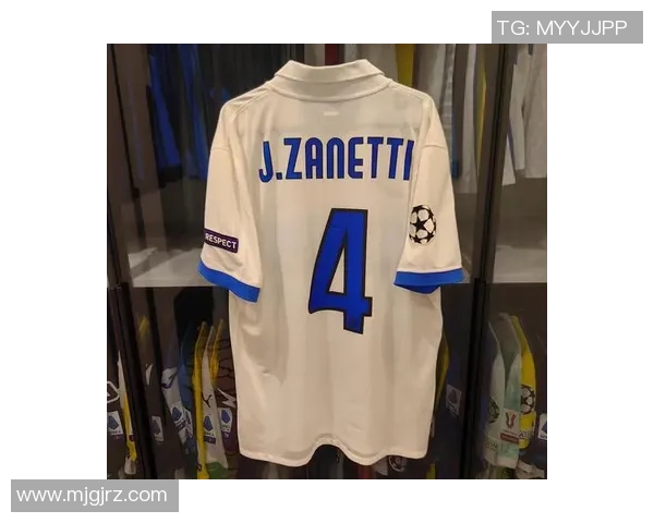 探索足球界的传奇球员谁是穿着19号球衣的明星呢