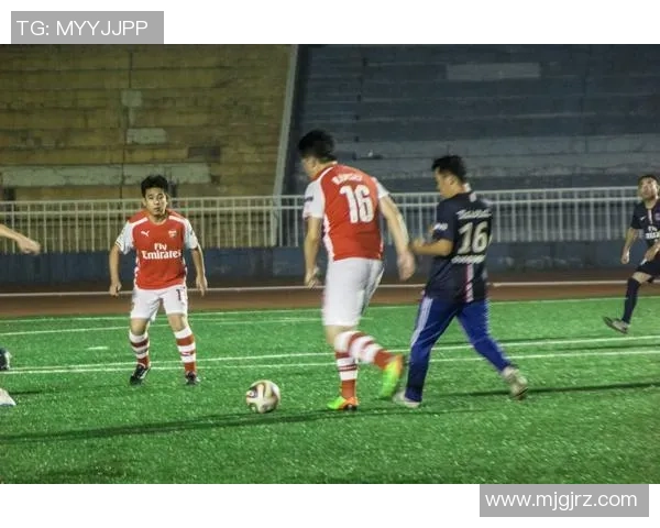 深圳宝安足球明星赛激情开赛球迷共聚一堂见证精彩对决